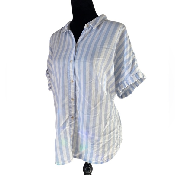 Universal Thread Striped Light Blue Folded Sleeve Button Down Short Sleeve Top - Picture 2 of 8